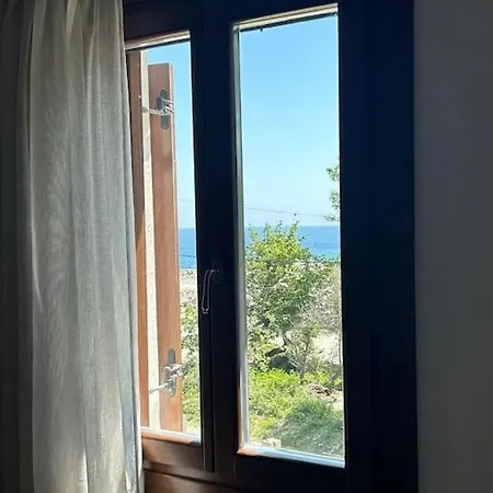 Diporto - The House By The Sea Apartment Chorefton