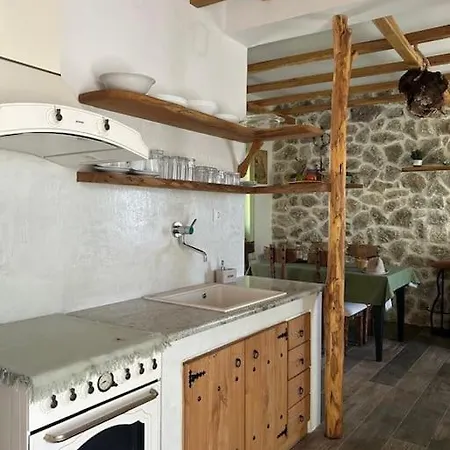 Diporto - The House By The Sea Apartment Chorefton